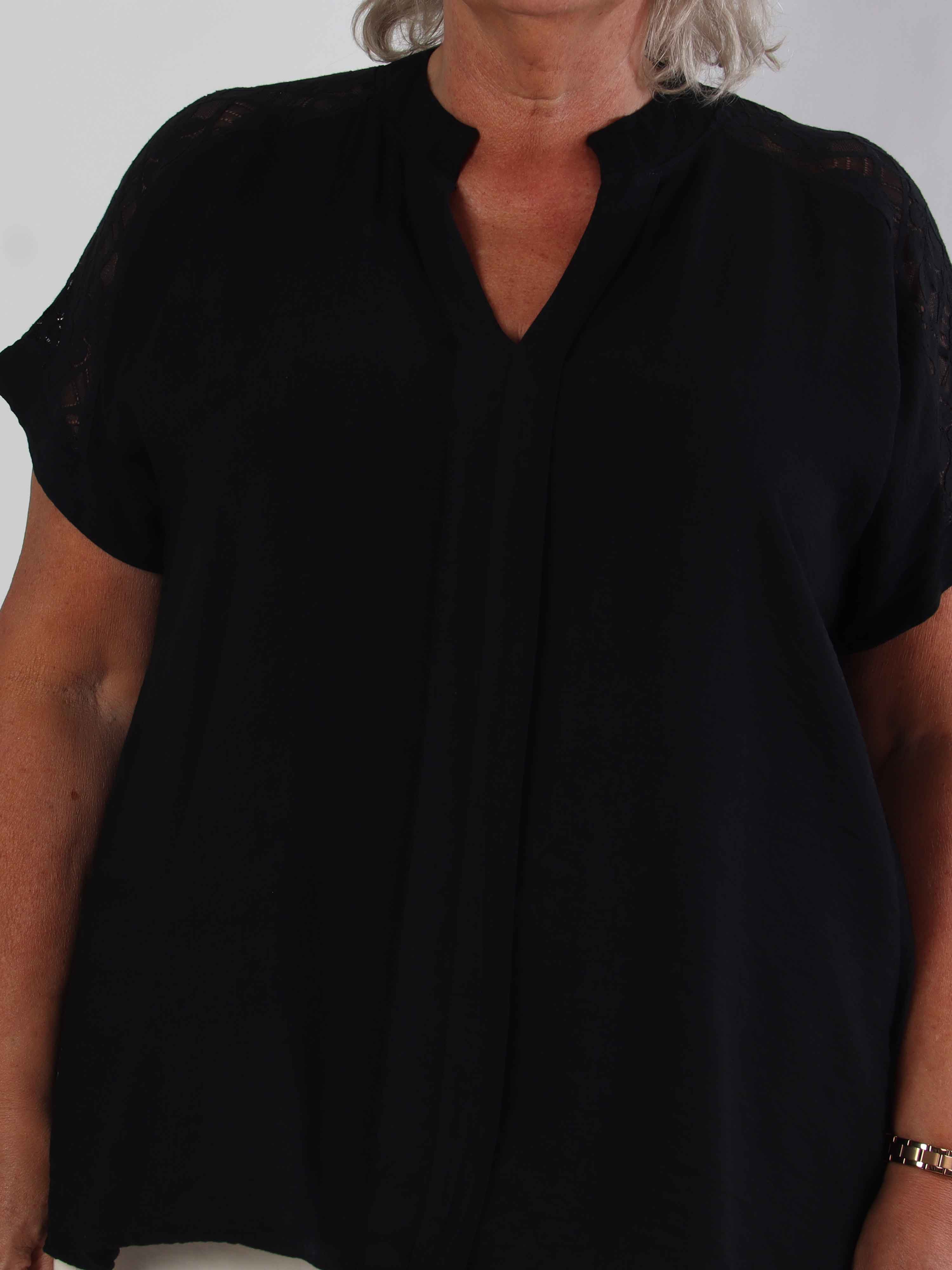 Galene - Söt plus size tunika i viskos med spetsdetaljer